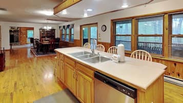 House (4 Bedrooms) | Property amenity