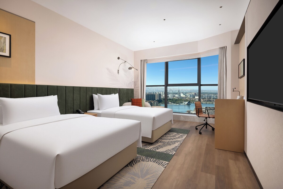 Deluxe Room, 2 Single Beds, Lake View