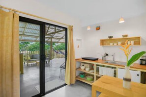 Interior - Jungle Studio -Steps to Beach-Wi Fi -AC-Work-Surf (Santa Teresa)