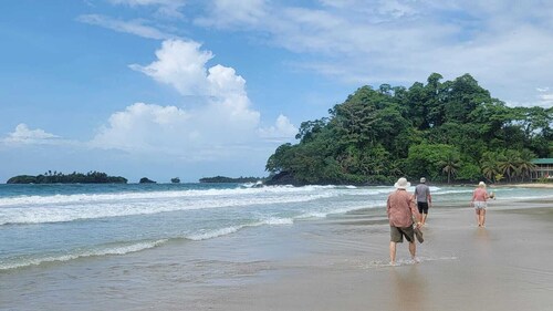 FREE snorkel trip with 2 night stay. Starlink, 3 Queen Bd, On the water.