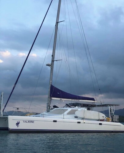 Unique stay on the water! 3-br yacht in the Bocas del Toro archipelago. Explore!