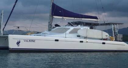 Unique stay on the water! 3-br yacht in the Bocas del Toro archipelago. Explore!