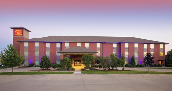 Exterior - Parke Regency Hotel & Conference Center (Bloomington)