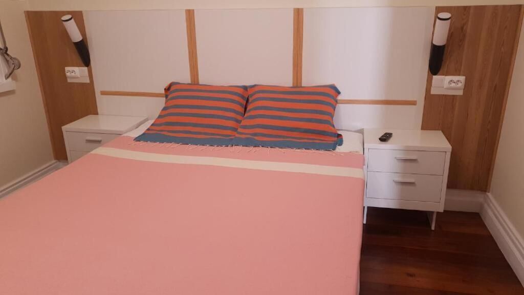 Bureau, rideaux occultants, chambres insonorisées, Wi-Fi gratuit