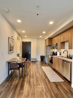 Private kitchen - Cozy modern Hollywood Getaway (Beverly Hills)