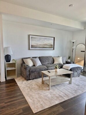 Living area - Cozy modern Hollywood Getaway (Beverly Hills)