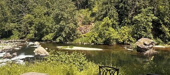     Spacious Riverfront Retreat Perfect for Families & Groups Near Enumclaw