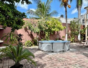 Outdoor spa tub - Spacious Caribbean Home in Downtown Cozumel | Perfect for Groups (Cozumel)