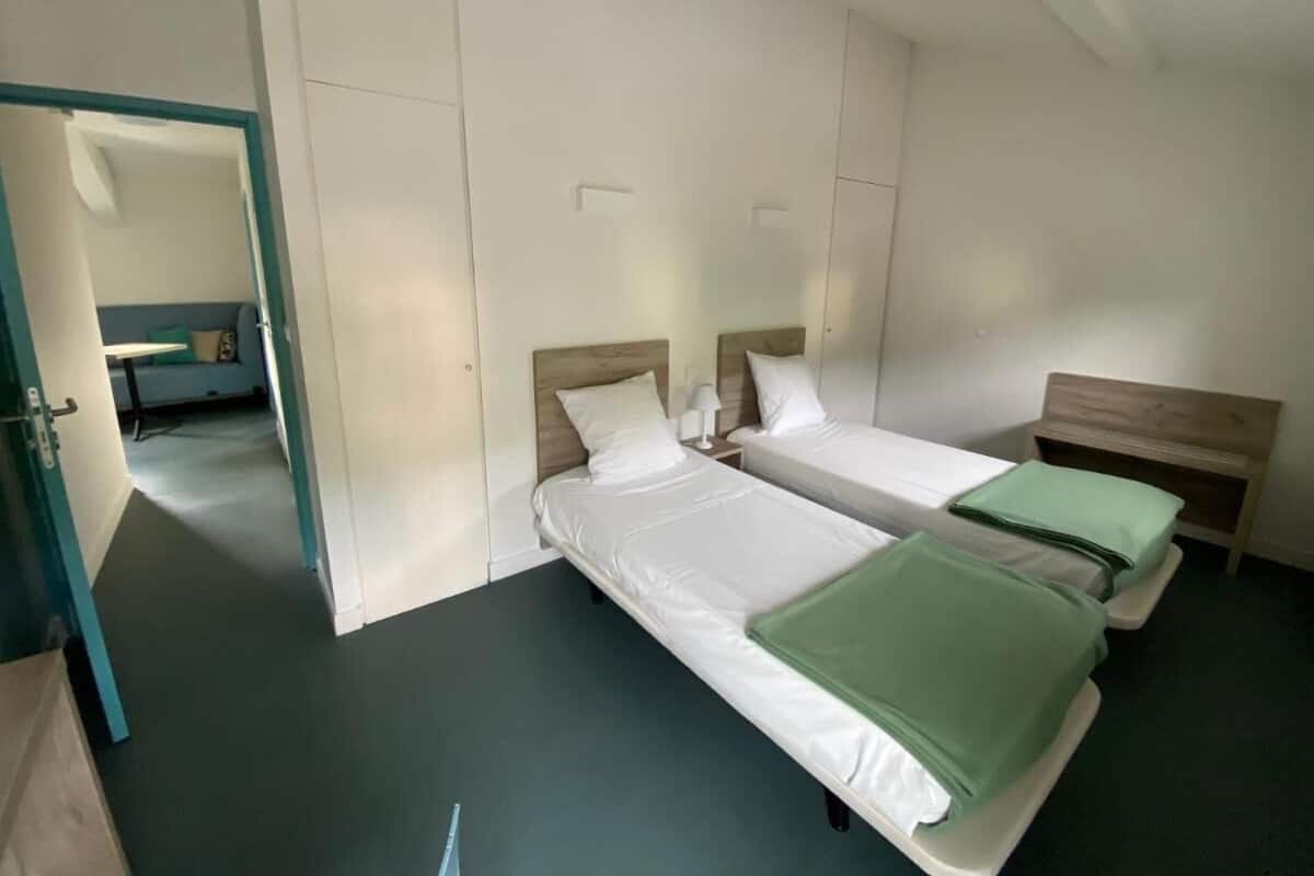 Chambre Quadruple Familiale | Bureau, lits bébé (gratuits), Wi-Fi gratuit, draps fournis