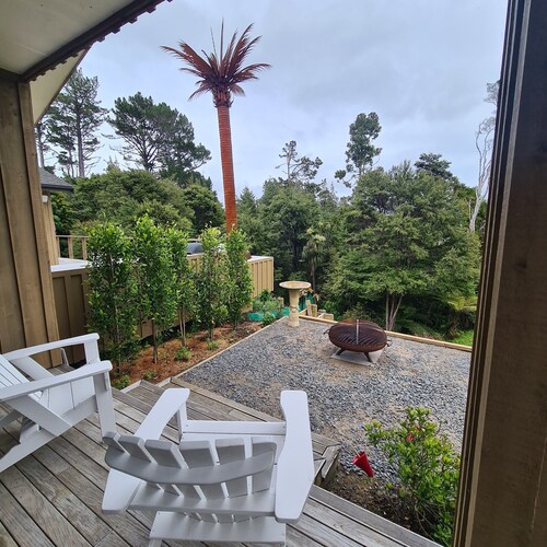 Sandspit Sanctuary.  Surrounded by birdsong. Close to Matakana, Omaha and Marina