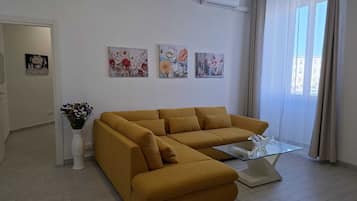Apartment, Balcony, Partial Sea View | Living area