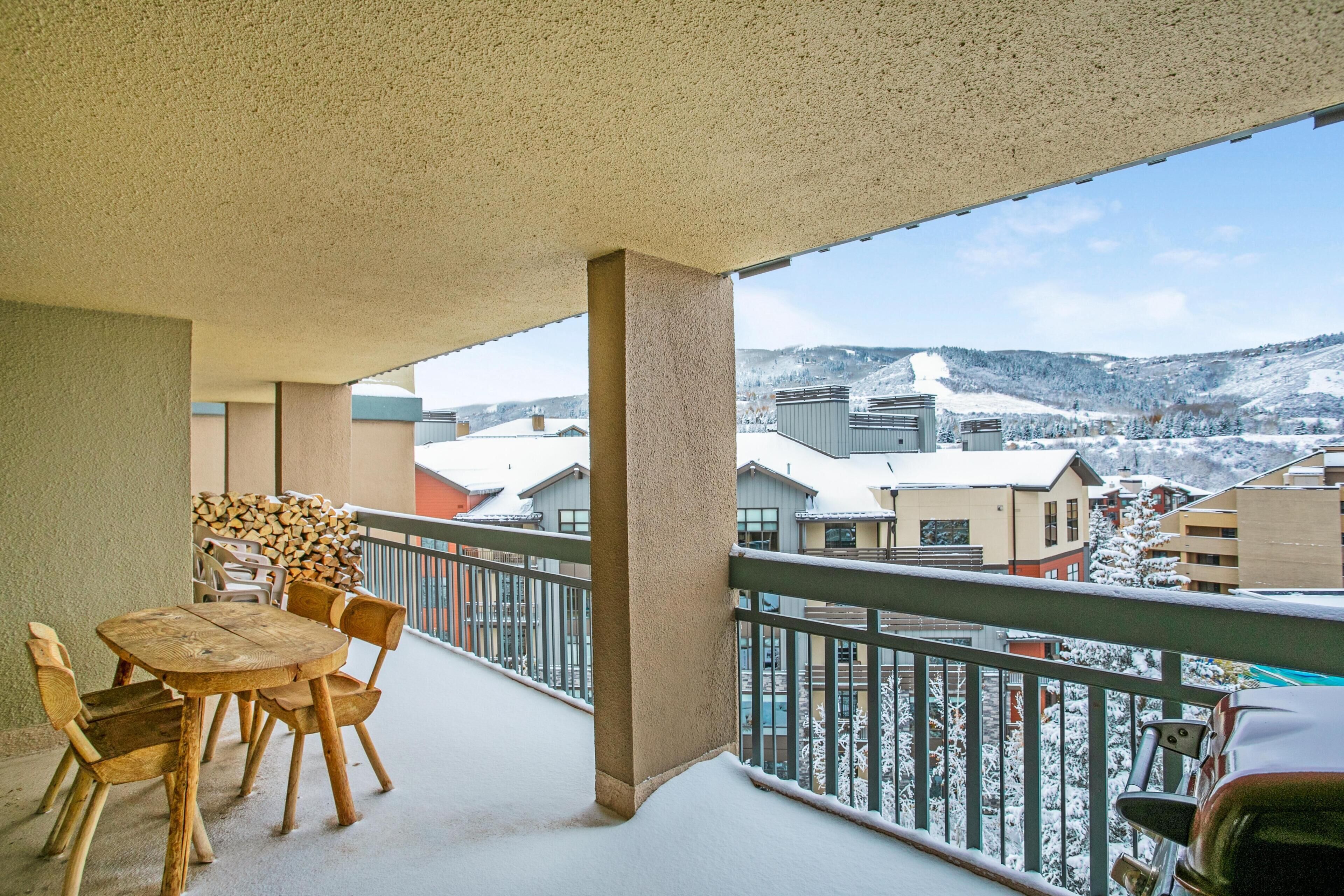 Condo, varias camas (Lodge at 100 W Beaver Creek 704, 4BD ) | Restaurante al aire libre