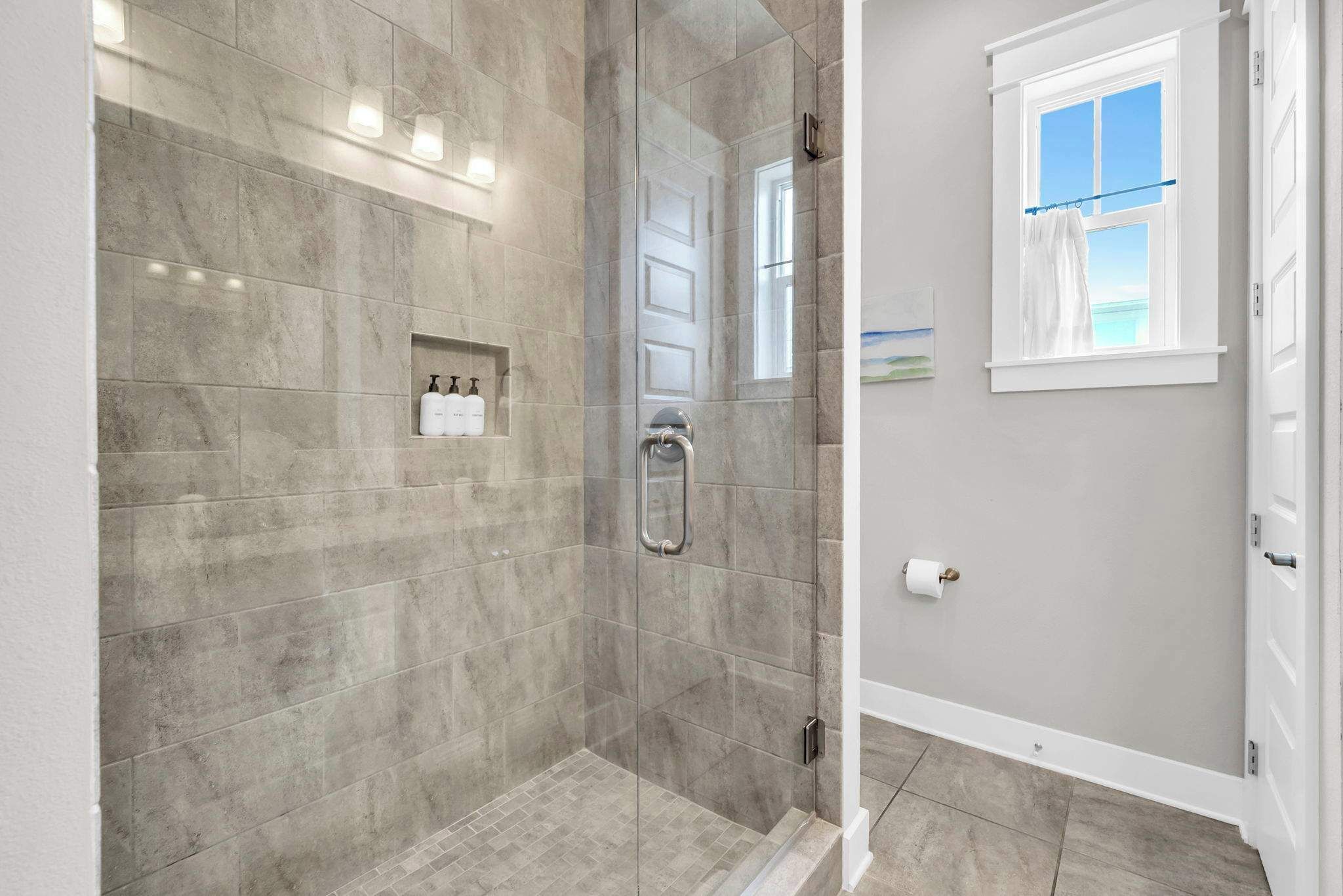 Shower, hair dryer, towels, shampoo