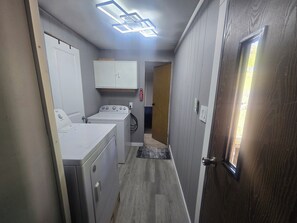 Interior - Adorable 2-bedroom 1- full bath  mobile home with AC close to Lake Keowee, SC (Seneca)