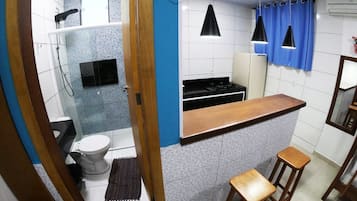 Family Studio | Private kitchen | Fridge, stovetop, cookware/dishes/utensils