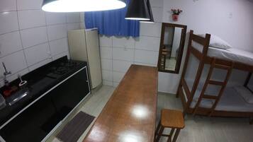 Studio familial | Cuisine privée | Réfrigérateur, surface de cuisson, vaisselle et ustensiles