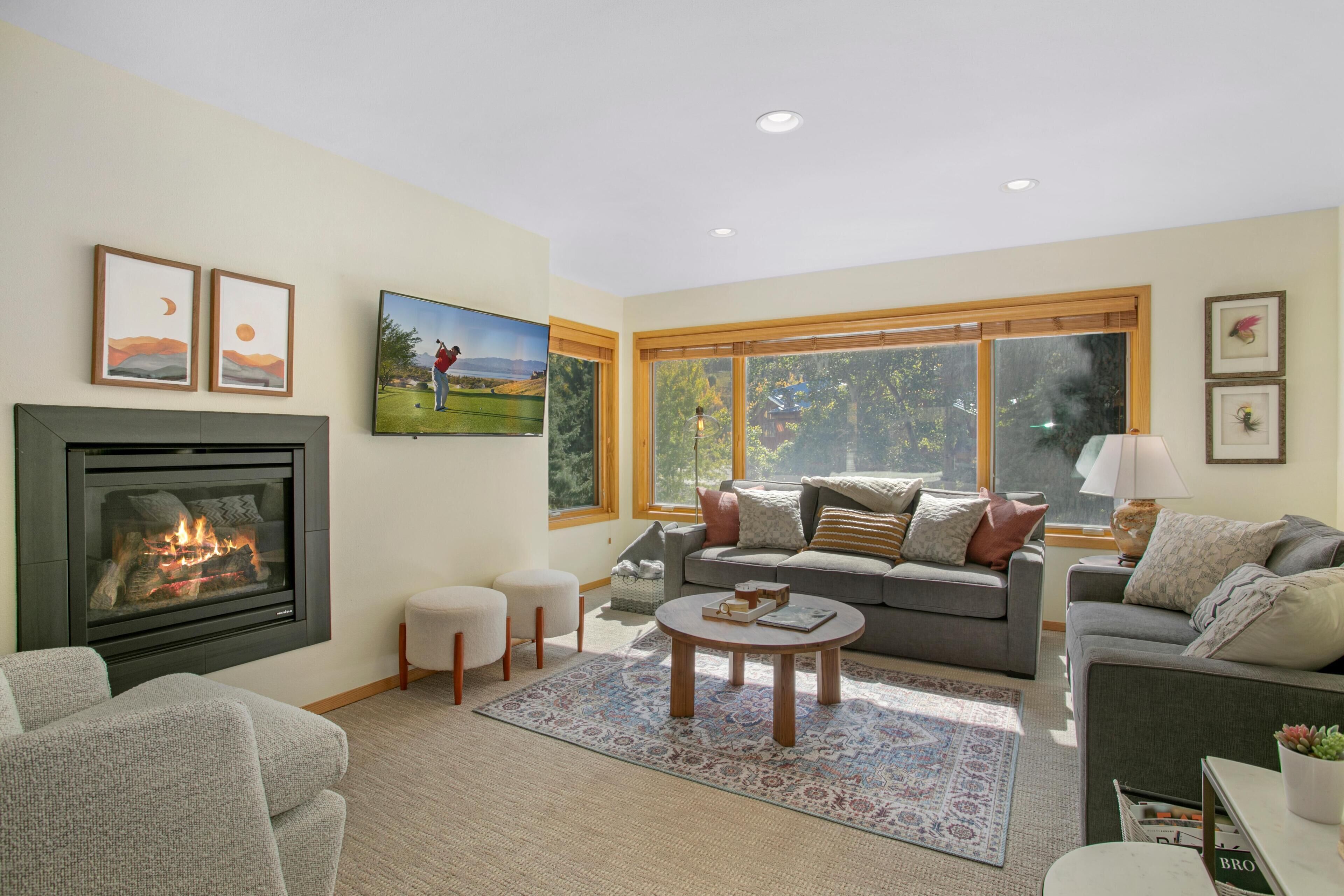 Condo, 1 King Bed with Sofa bed (Snow Fox 201, 2BD Modern Vail Condo) | Living area
