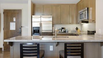Condo, varias camas (Riverfront Resort & Spa 421, 2BD Cond) | Cocina privada