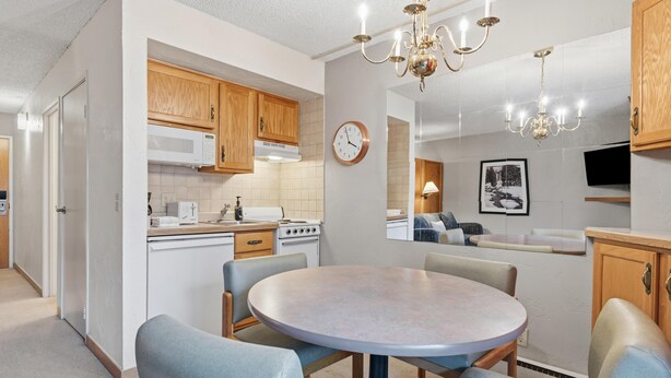 Studio, 1 Katil Ratu (Queen) dengan Katil Sofa (Lift House Lodge, next to Lionshead V) | Tempat makan