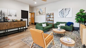 Studio, 1 Katil Ratu (Queen) dengan Katil Sofa (Lift House Lodge, next to Lionshead V) | Lobi