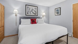Studio, 1 Katil Ratu (Queen) dengan Katil Sofa (Lift House Lodge, next to Lionshead V)