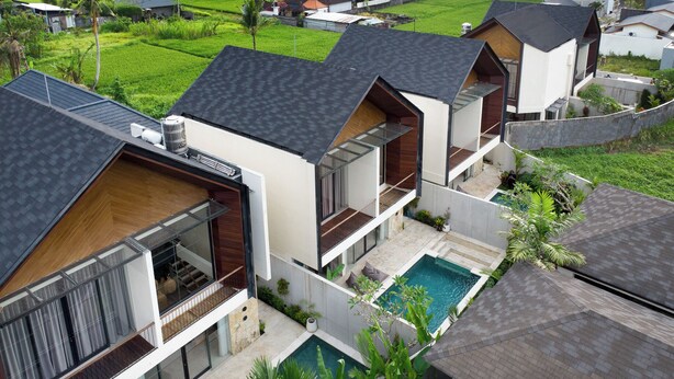 A modern resort with multiple villas, a swimming pool, and lush greenery. - Bintang Villas Ubud (Ubud)