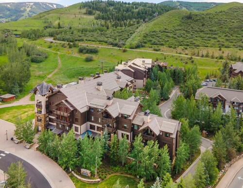 Beaver Creek Landing A204, 3BD 3.5ba Ski In/out Condo