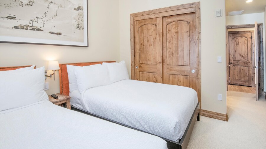 Beaver Creek Landing A204, 3BD 3.5ba Ski In/out Condo