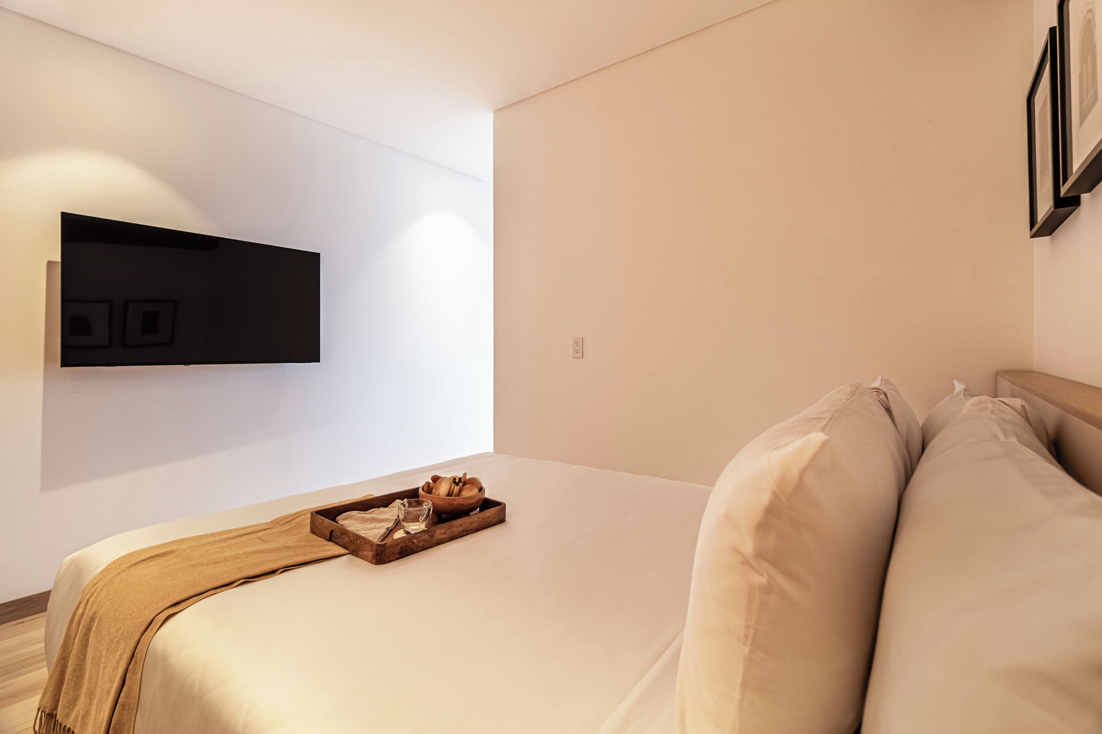 Deluxe Suite, City View | Desk, laptop workspace, free WiFi, bed sheets