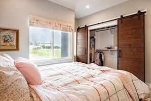 1 bedroom, WiFi, bed sheets, wheelchair access - Townhome in Historic and Vibrant Downtown Bryan (Bryan)