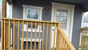 A wooden deck with a railing, a bench, and a small porch area. - Cute, comfy, clean, safe, quiet, welcoming community in Madison. Pet-friendly (Madison)