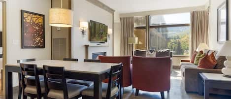 Daire, 1 En Büyük (King) Boy Yatak (Riverfront Resort & Spa 421A, 1BD Con) | Oturma alanı