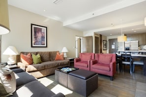 شقة - سرير ملكي (Riverfront Resort & Spa 421A, 1BD Con) | منطقة المعيشة