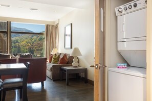 شقة - سرير ملكي (Riverfront Resort & Spa 421A, 1BD Con) | المنشأة من الداخل