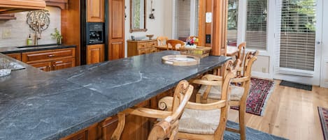 Condo, Multiple Beds (Sun Vail 23A, 2BD Condo with Vail Mou) | Private kitchen
