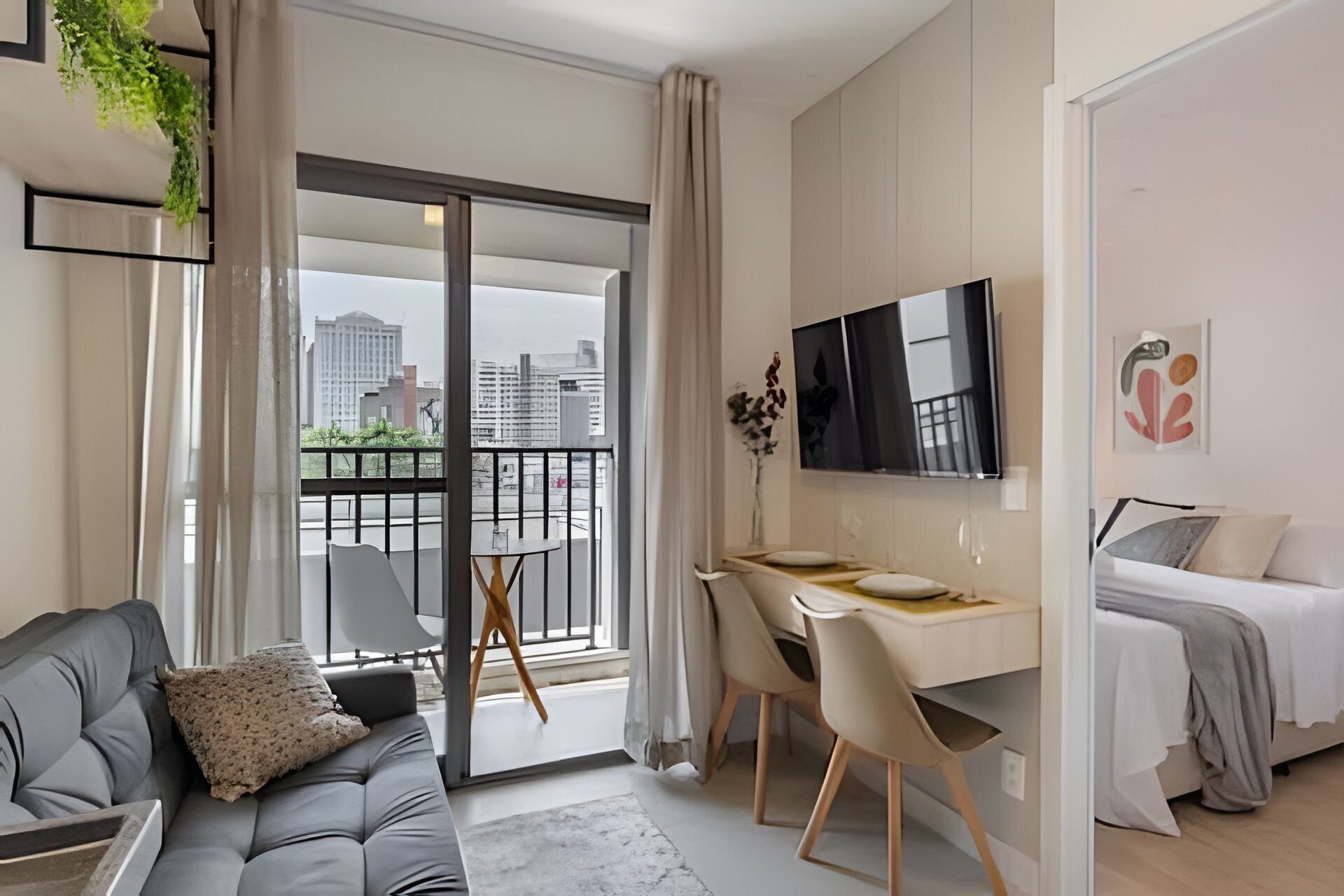 Espacio para trabajar con laptop y wifi gratis 