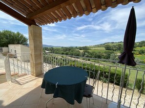 Outdoor dining - Gîte "Le Colombier", weekly rental, 2personnes, 50m2 (Vinsobres)