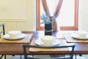 Dining - Cozy 2-bedroom apartment in beautiful Hancock with AC (Hancock)
