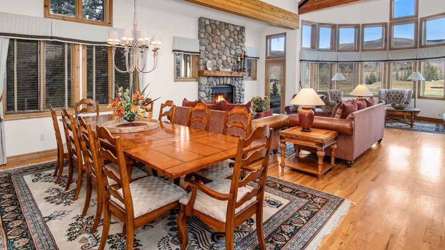 4BD Private Arrowhead Home on Golf Course