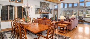 4BD Private Arrowhead Home on Golf Course