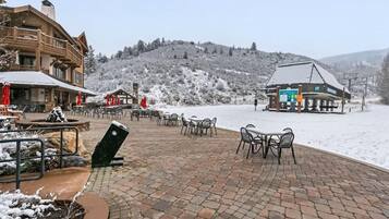 House, Multiple Beds (179 W Arrowhead Drive, 4BD Private Ho) | Outdoor dining