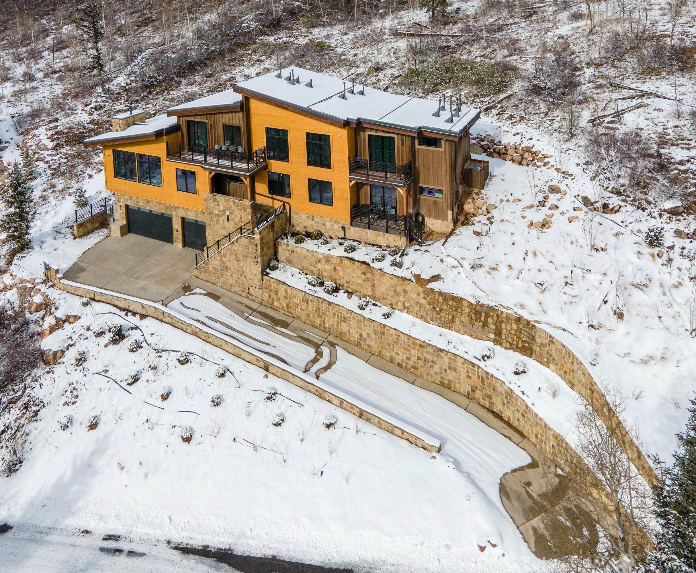 House, Multiple Beds (Big Horn House, 4387 Columbine) | Exterior