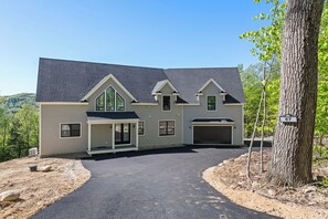Exterior - Modern Mountain Luxury Escape (Thornton)