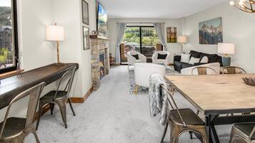 Condo, varias camas (Seasons at Avon 513, 2BD Condo in hea) | Interior