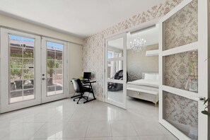 Desk, iron/ironing board, WiFi, bed sheets