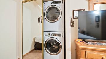 Condo, 1 King Bed (Borders Lodge L109 2BD Beaver Creek S) | Interior