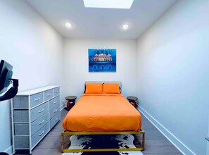 3 bedrooms, iron/ironing board, WiFi, bed sheets - Luxurious 3-BDR Penthouse @ H St Corridor w/Private Rooftop & Parking (Washington)