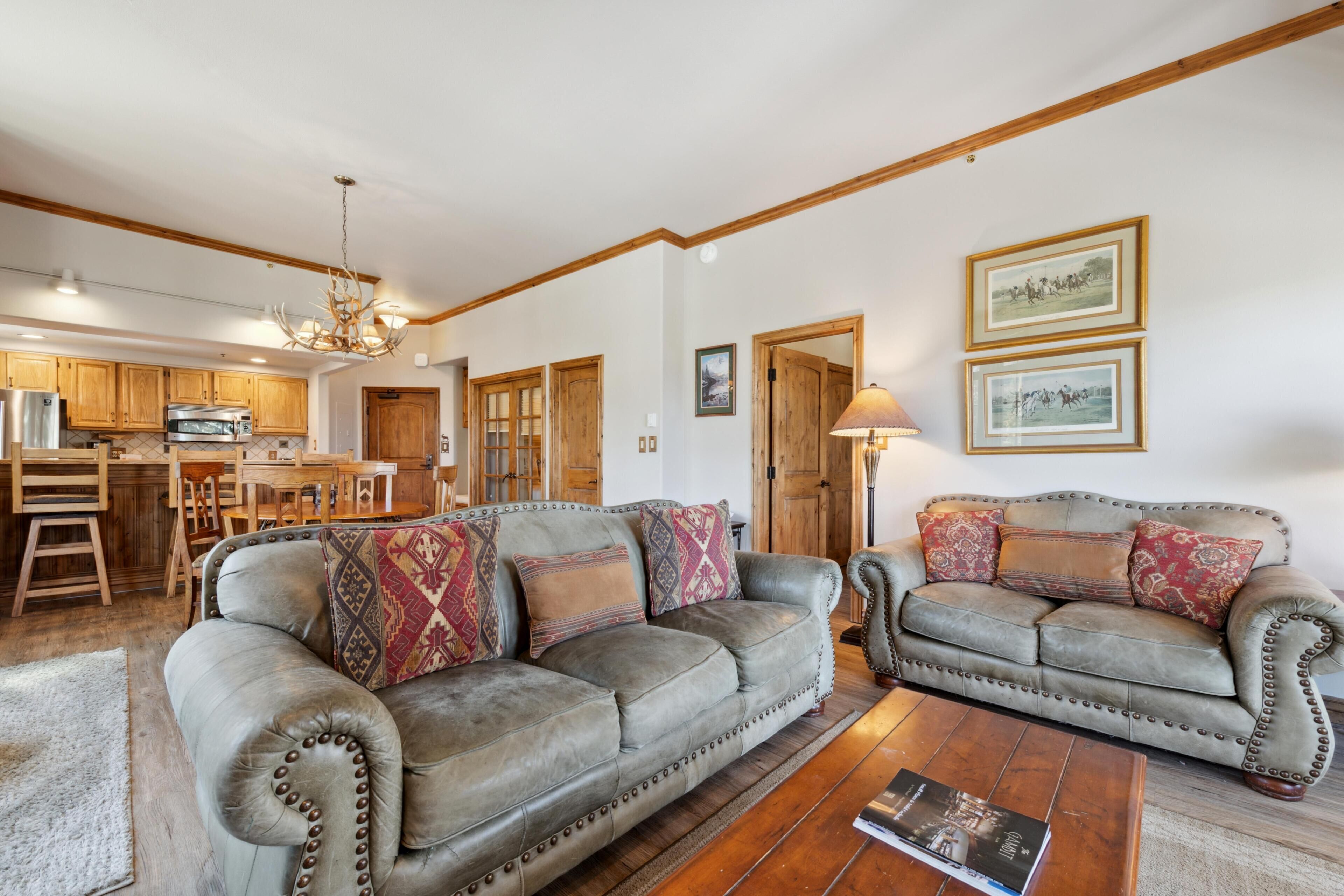 Condo, 1 King Bed (Borders Lodge L113 2BD Beaver Creek S) | Living area