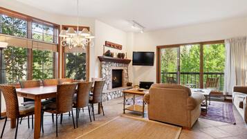 Condo, 1 King Bed (Borders Lodge L114 2BD Beaver Creek S) | Living area