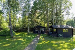 Property grounds - Classic timber cottage close to forest and beach (Frederiksværk)